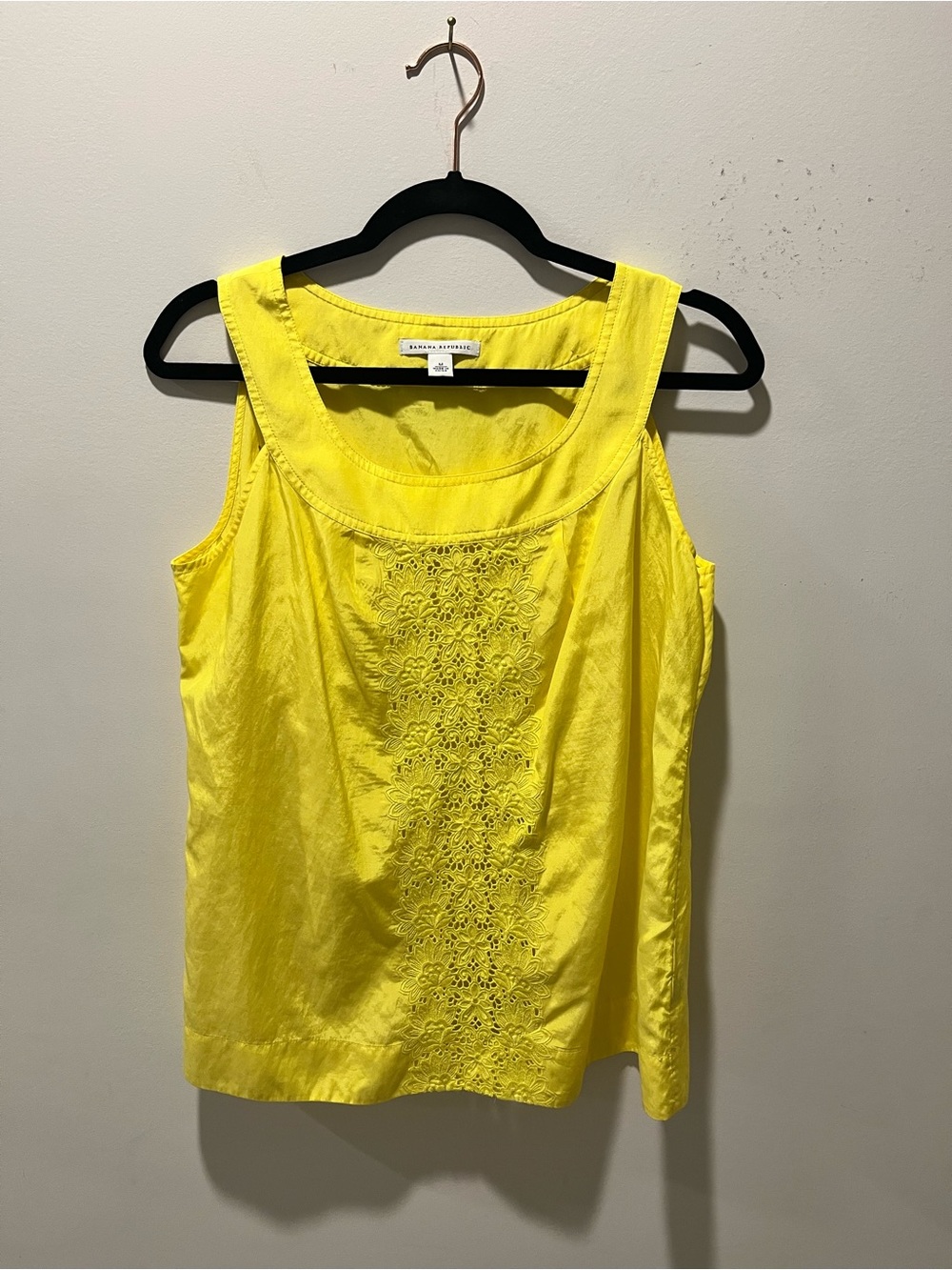 Banana Republic Yellow Embroidered Scoop Neck Tank M Silk Cotton